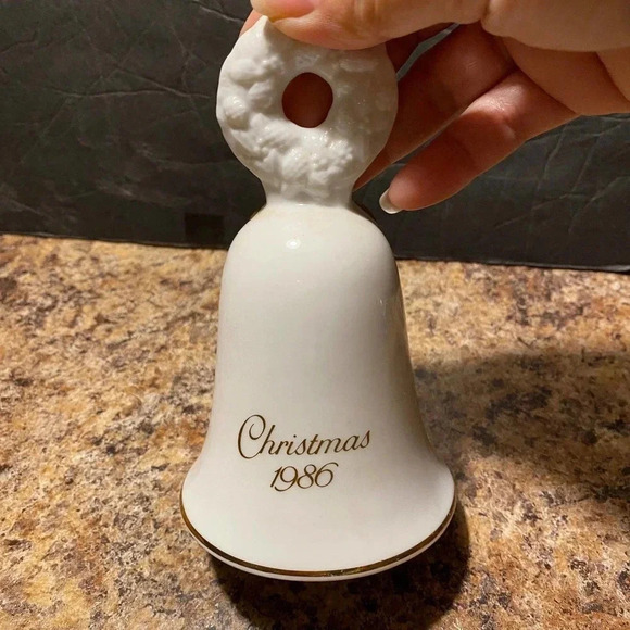 Vintage Christmas 1986 Bell - Picture 2 of 5